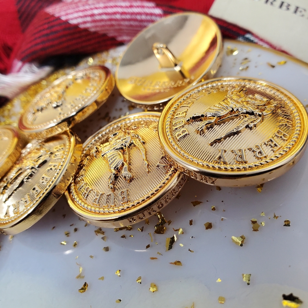 BURBERRY BUTTONS - Picture 3 of 16